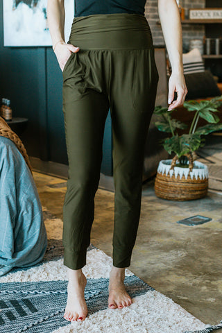 High Waist Pleated Pocket Leggings - 3 Colors